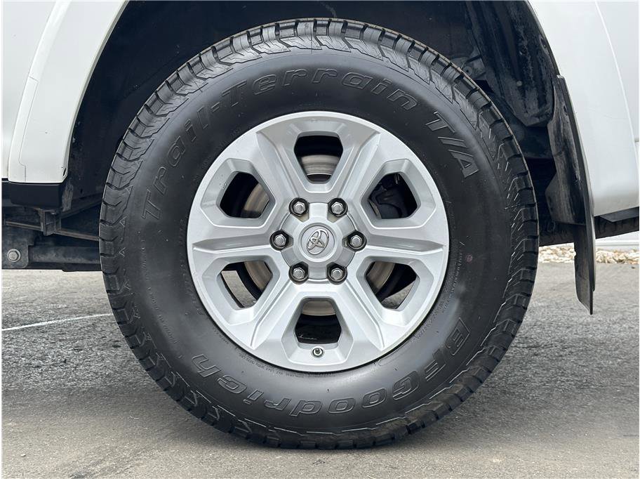 Used 2020 Toyota 4Runner SR5 Premium w/ Moonroof Package AWD/4WD image 29
