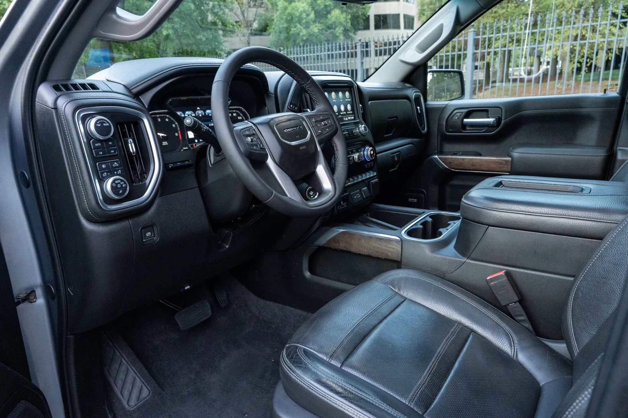 Used 2020 GMC Sierra 1500 Denali w/ Denali Ultimate Package AWD/4WD image 10