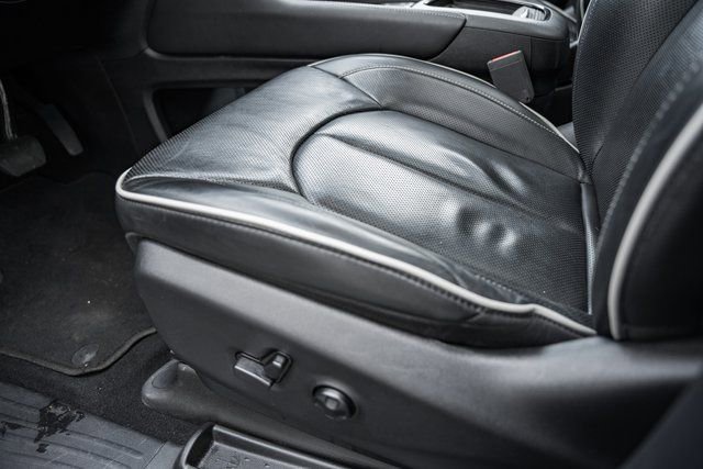 Used 2025 Chrysler Pacifica Limited image 43
