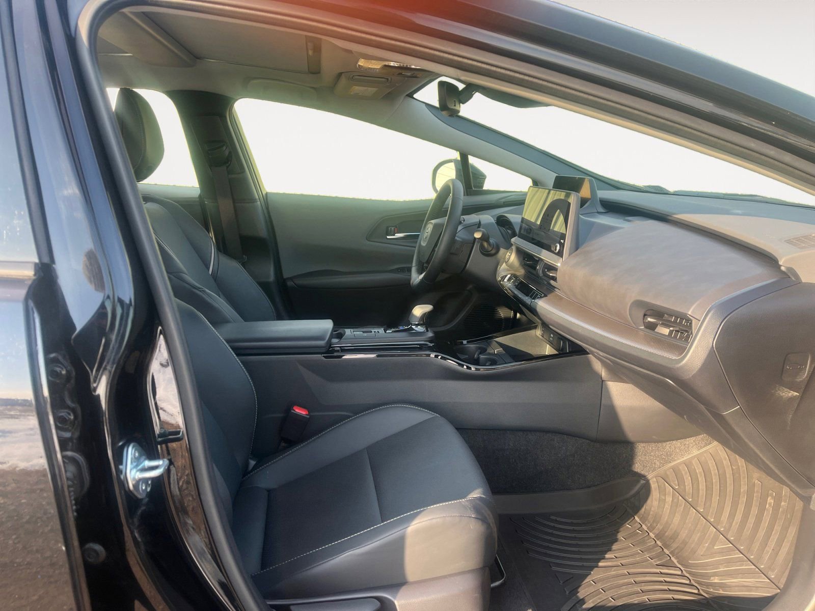 Used 2024 Toyota Prius XLE image 15