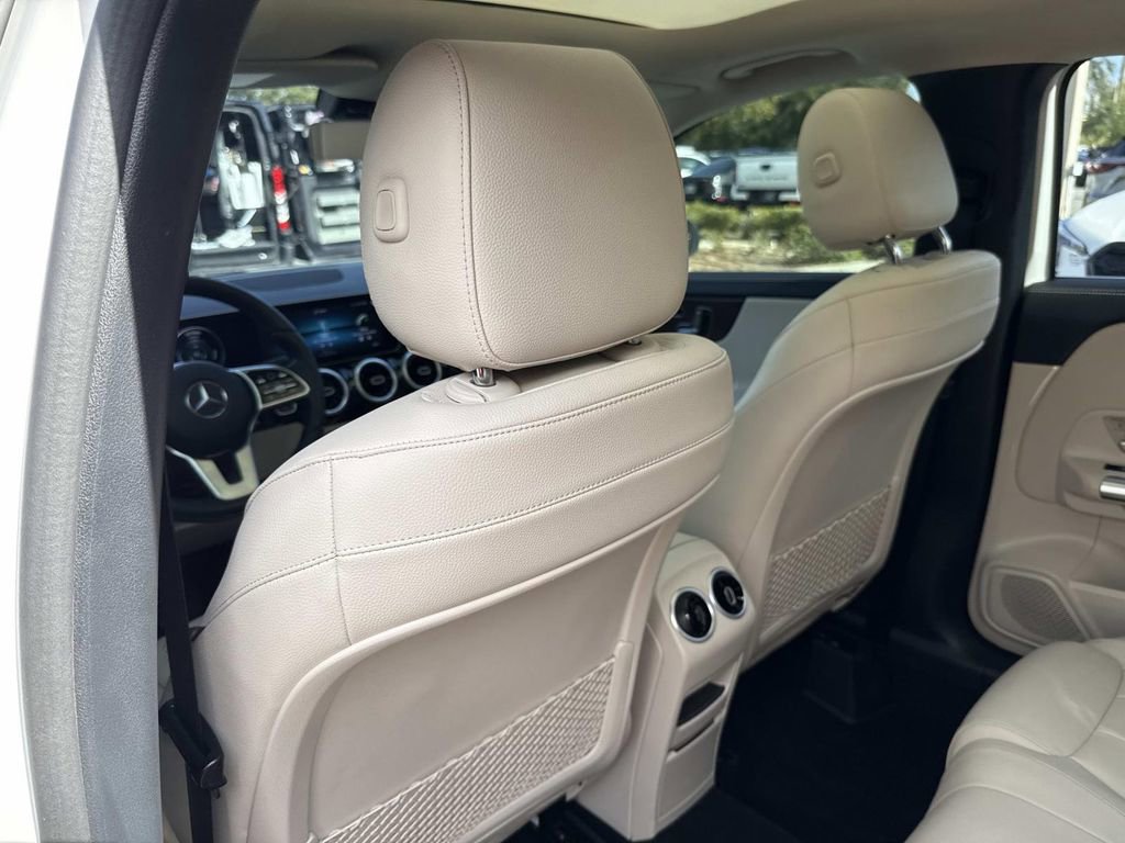 Used 2021 Mercedes-Benz GLA 250 4MATIC image 14