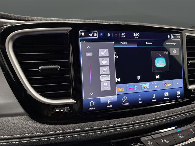 New 2026 Chrysler Pacifica Limited w/ Trailer Tow Group image 8