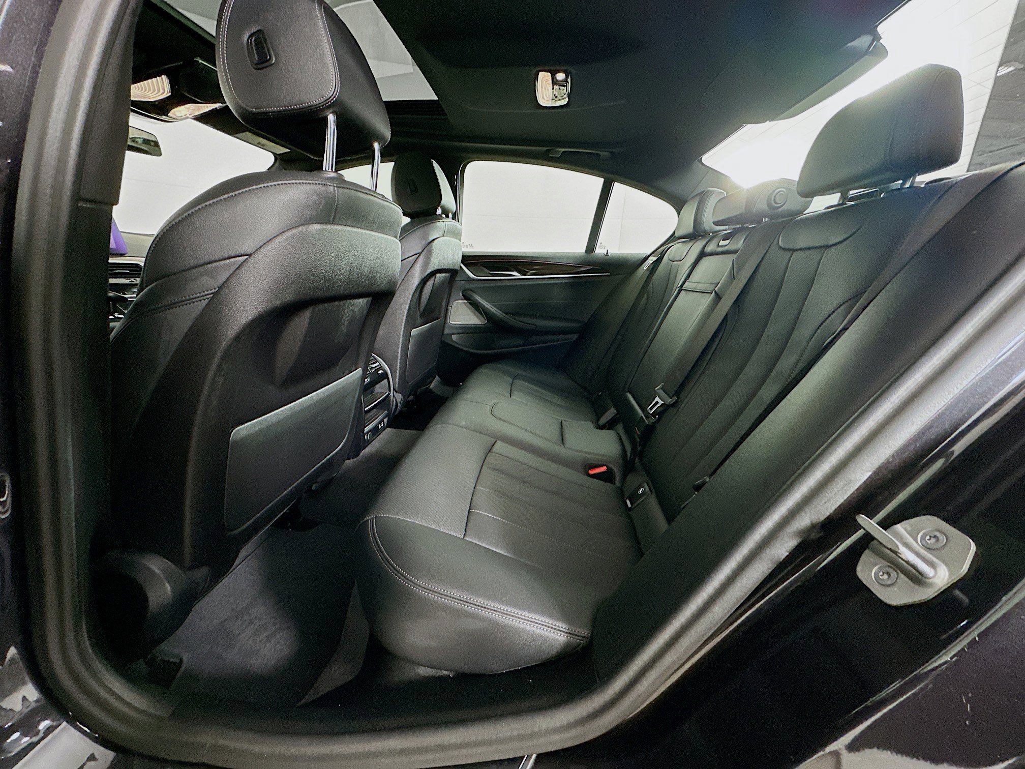 Used 2023 BMW 530i xDrive w/ Premium Package image 28