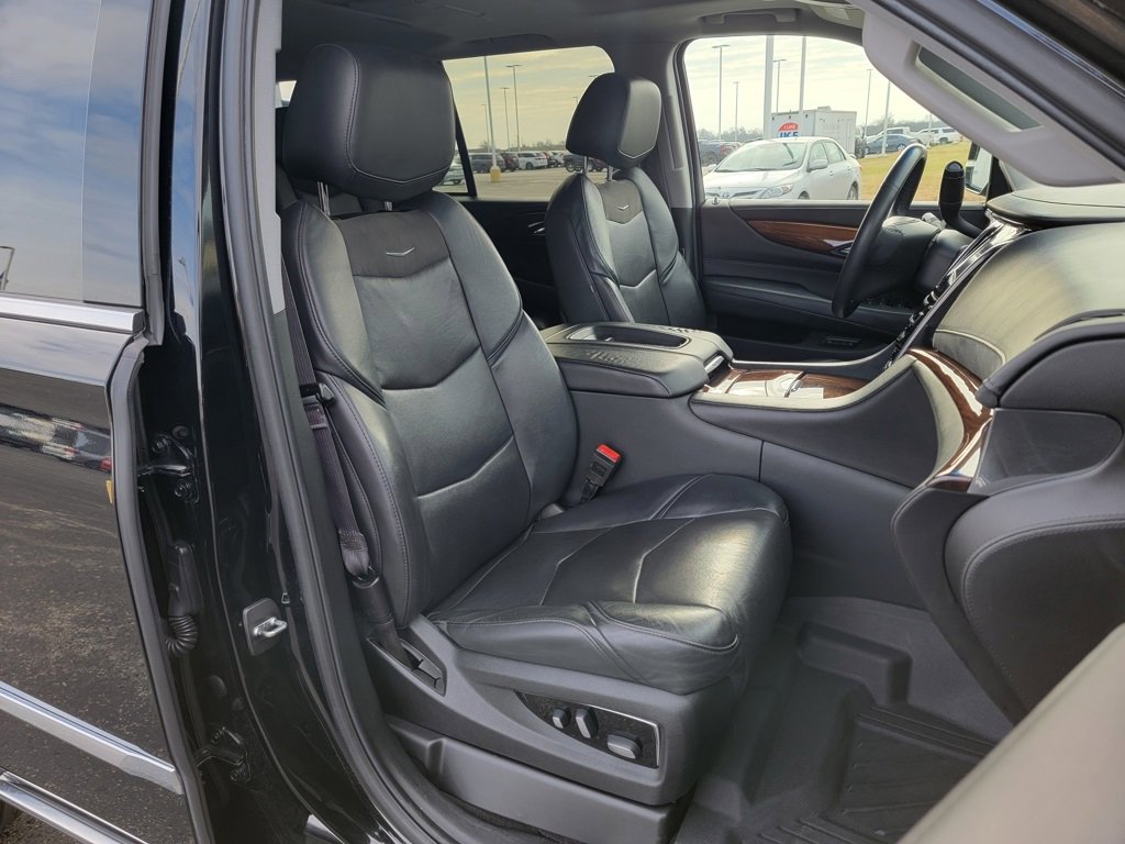 Used 2017 Cadillac Escalade Premium Luxury image 12