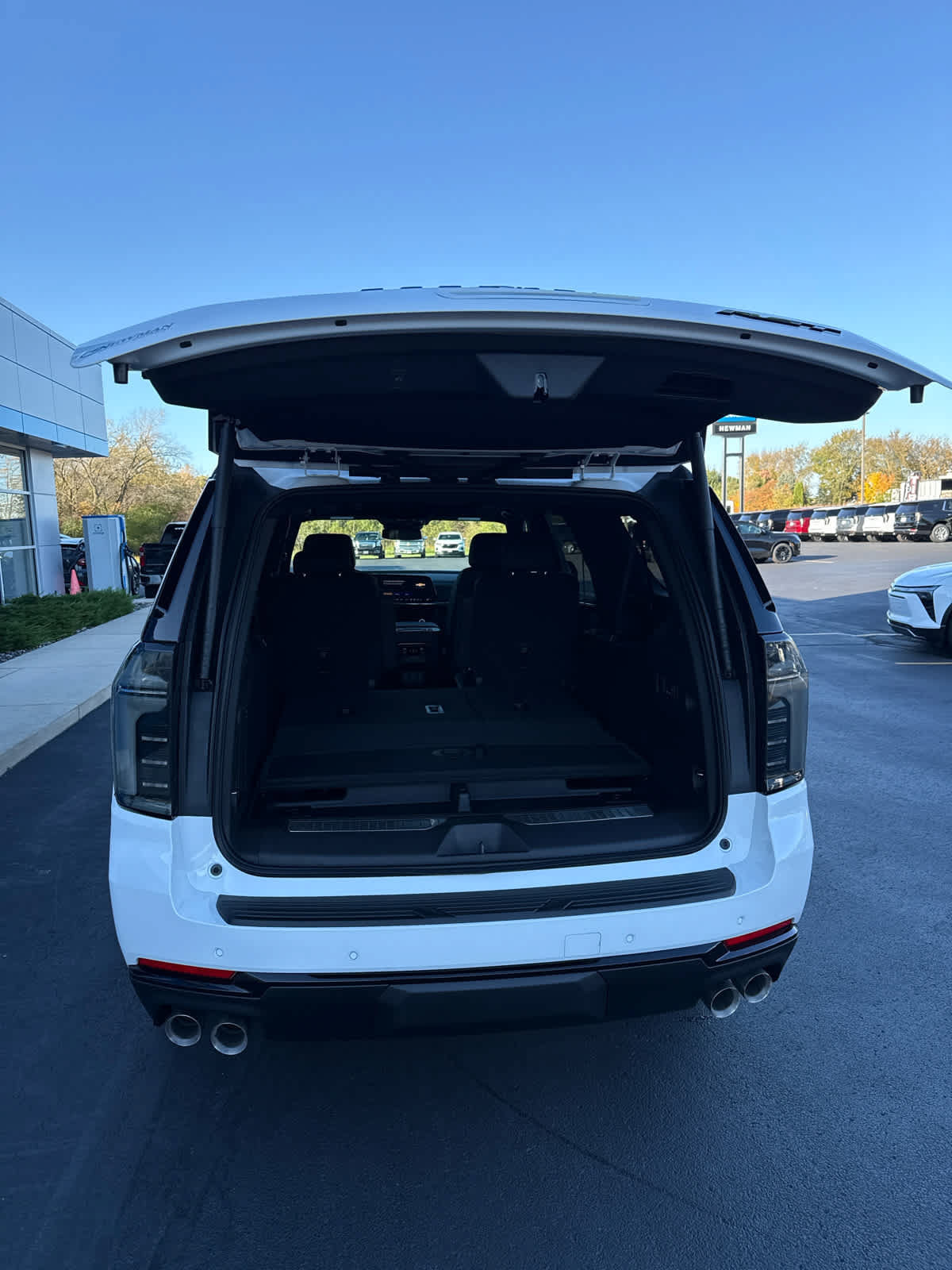 New 2027 Chevrolet Suburban RST w/ Comfort Package AWD/4WD image 11