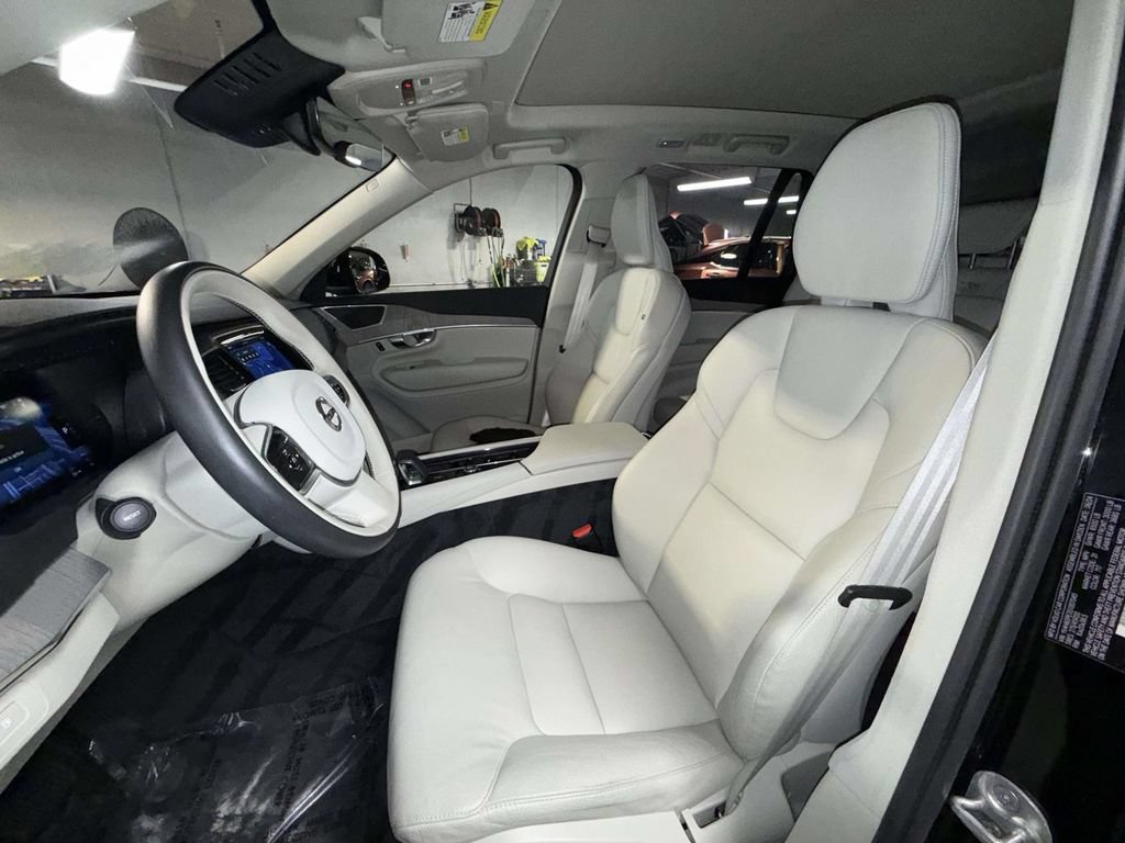 Used 2025 Volvo XC90 T8 Plus AWD/4WD image 2