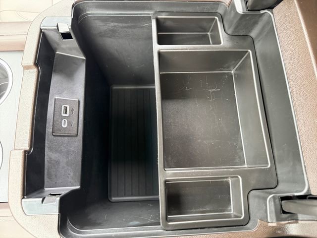 Used 2024 Chevrolet Suburban LT image 28