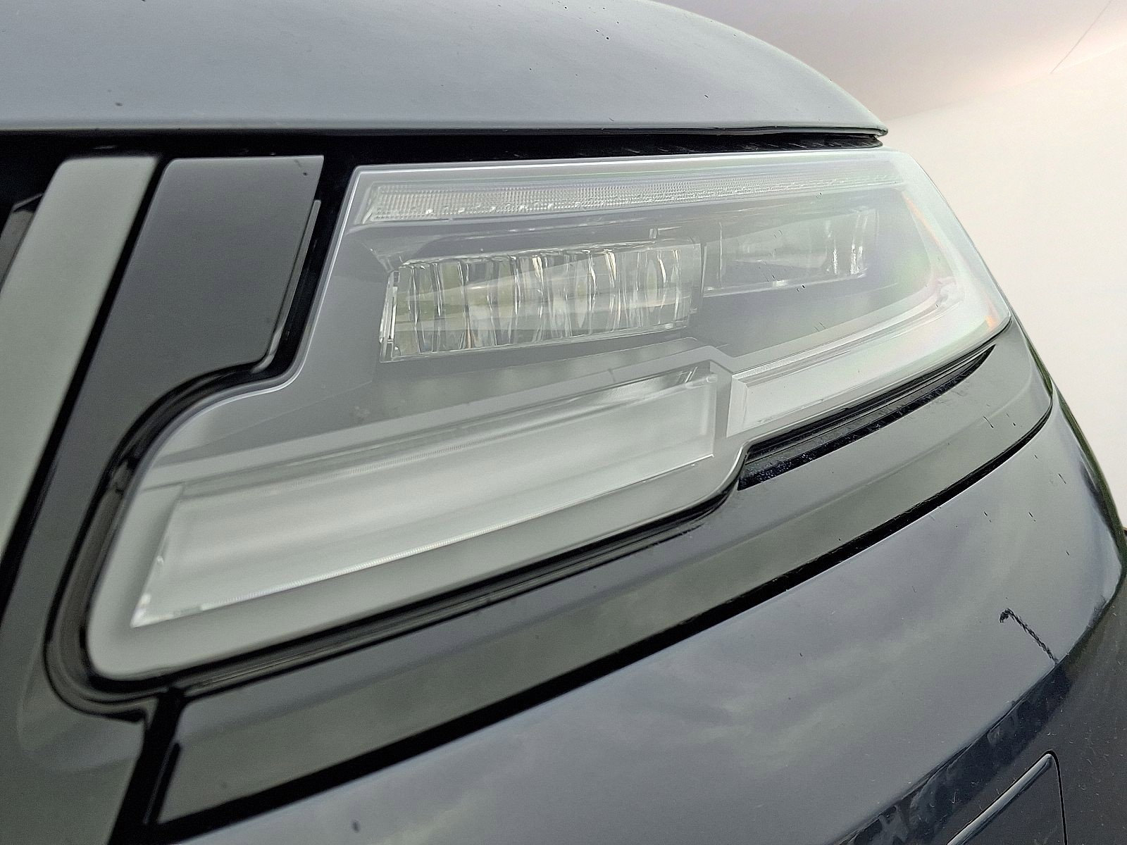 Used 2026 Land Rover Range Rover Velar Dynamic SE image 7