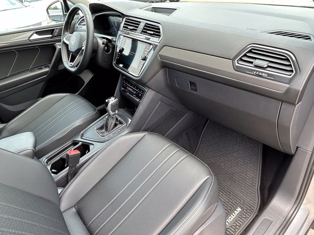Certified 2023 Volkswagen Tiguan SE w/ Panoramic Sunroof Package FWD image 43