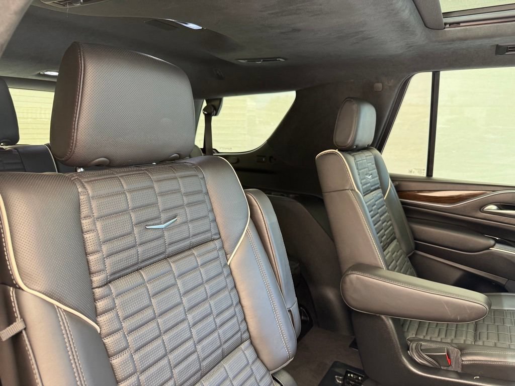 Used 2024 Cadillac Escalade Sport Platinum w/ LPO, ONYX Package AWD/4WD image 19