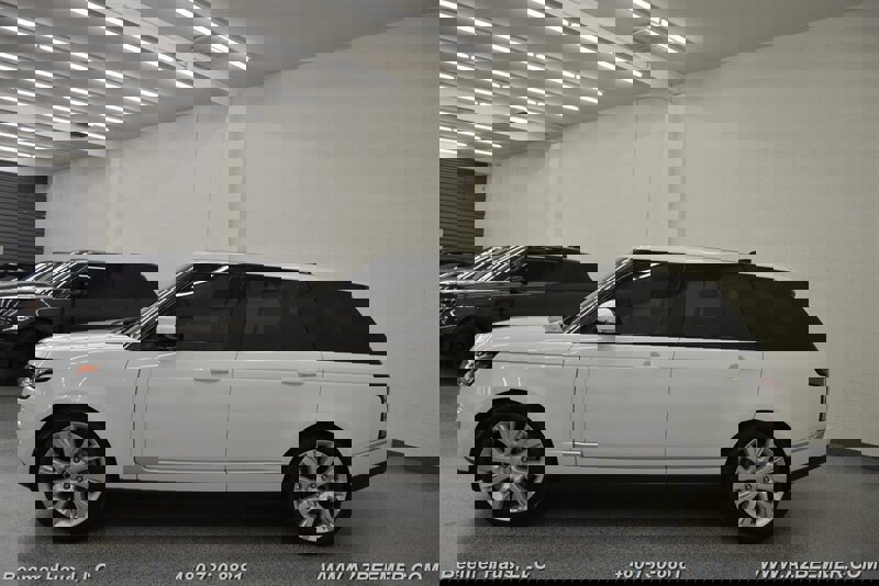 Used 2017 Land Rover Range Rover HSE image 4