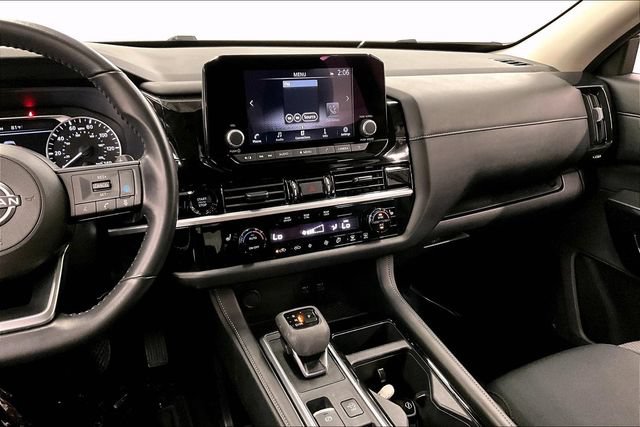 Used 2025 Nissan Pathfinder SV FWD image 7