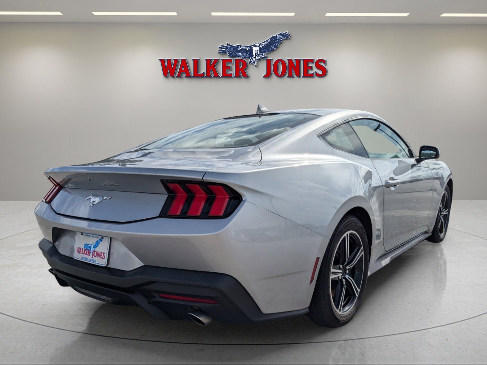 Used 2024 Ford Mustang Coupe RWD image 4