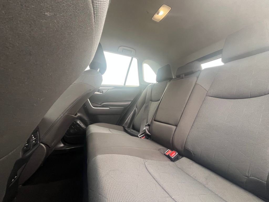 Used 2025 Toyota RAV4 XLE AWD/4WD image 15