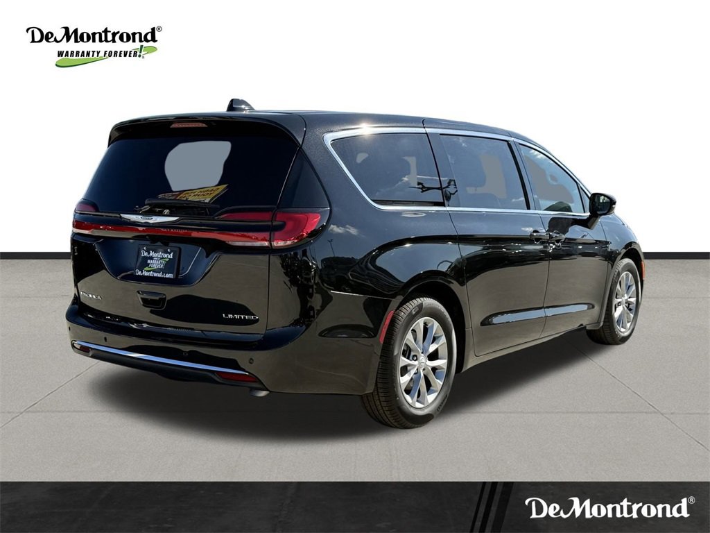 New 2026 Chrysler Pacifica Limited image 5