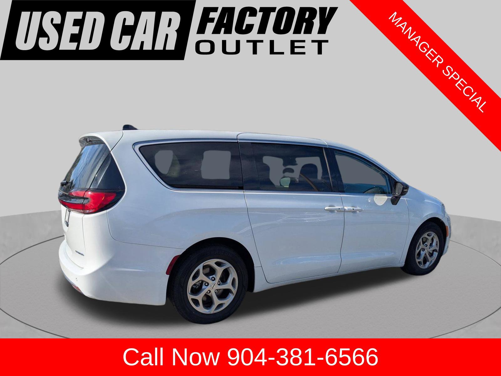 Used 2024 Chrysler Pacifica Limited FWD image 3