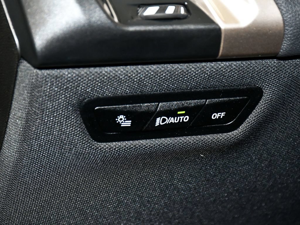 Used 2024 BMW iX xDrive50 w/ Sport Package AWD/4WD image 22