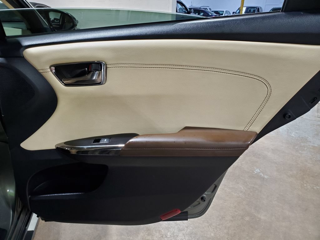 Used 2013 Toyota Avalon Limited w/ Technology Pkg FWD image 21