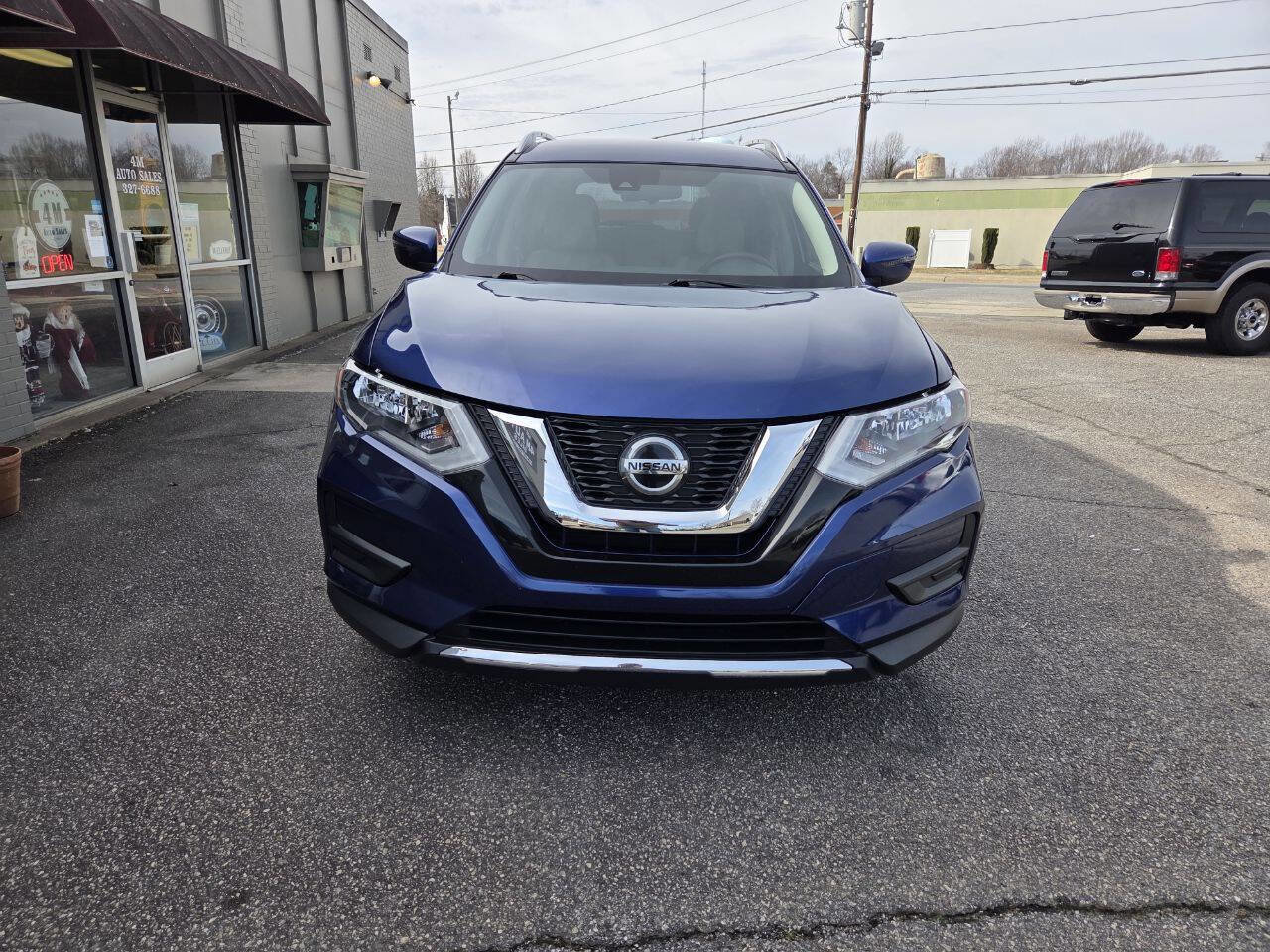 Used 2019 Nissan Rogue SV image 3