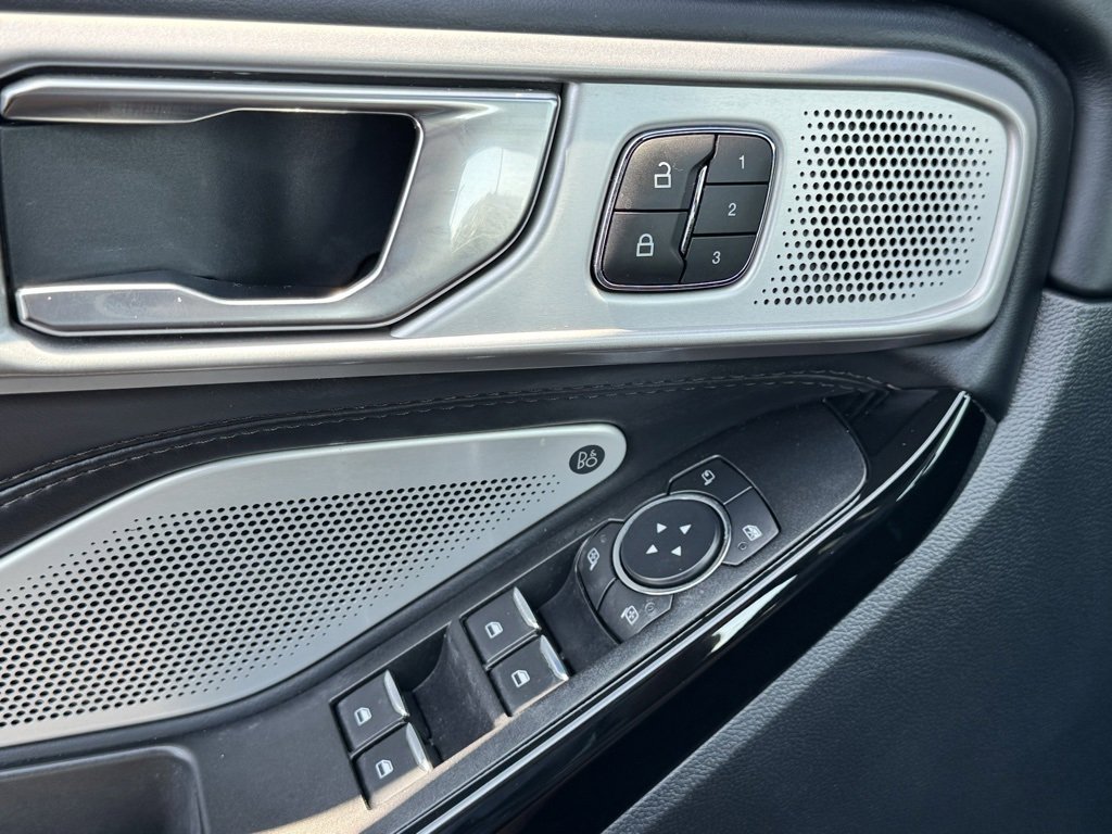 Used 2022 Ford Explorer Platinum w/ Equipment Group 601A image 28