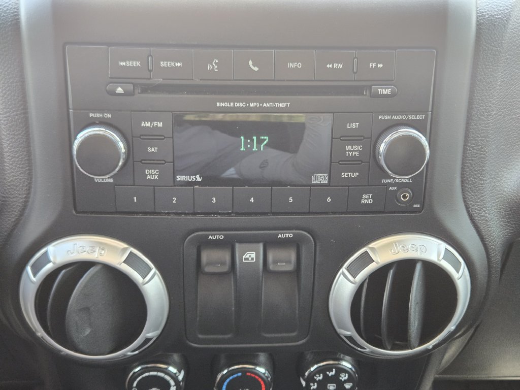 Used 2013 Jeep Wrangler Rubicon w/ PWR Convenience Group AWD/4WD image 24