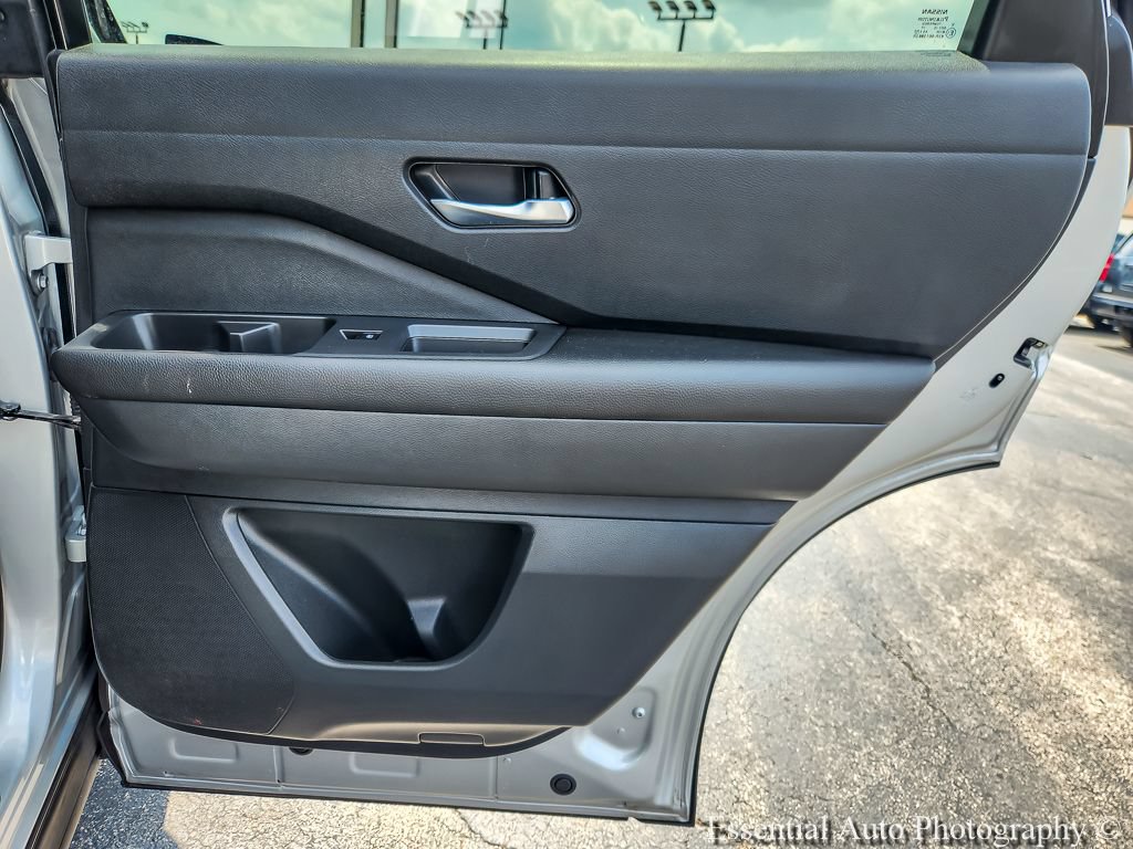 Used 2022 Nissan Pathfinder SV AWD/4WD image 18