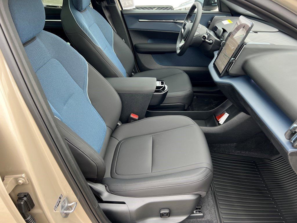 New 2026 Volvo EX30 Plus w/ Protection Package Premier image 9
