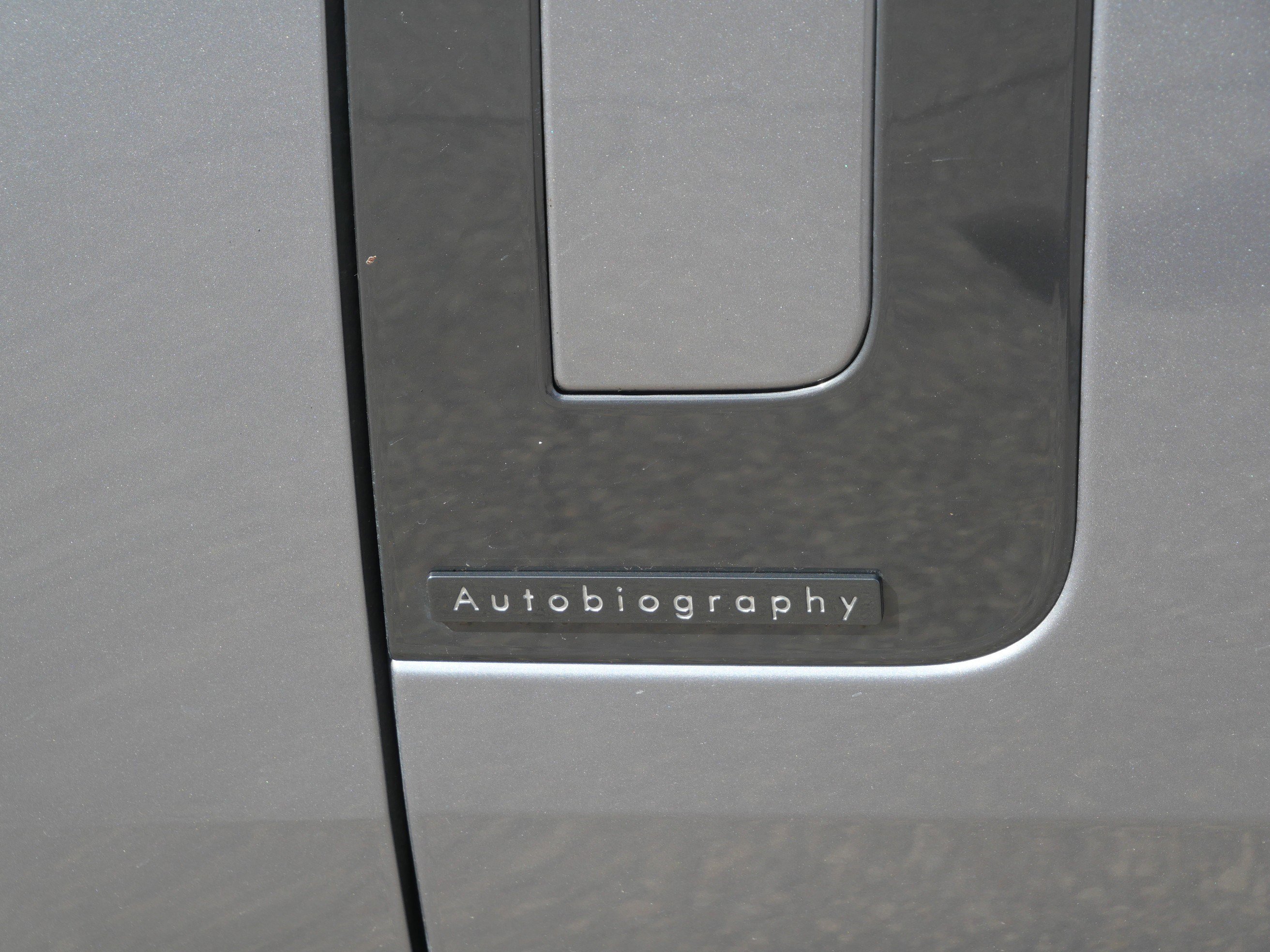 Certified 2025 Land Rover Range Rover Autobiography image 11