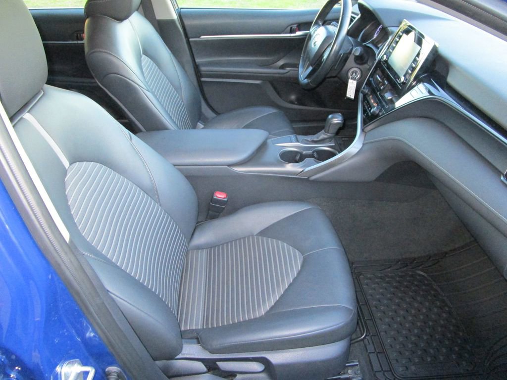 Used 2024 Toyota Camry SE image 15