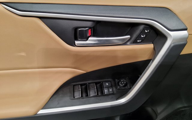 Used 2025 Toyota RAV4 XLE Premium image 24