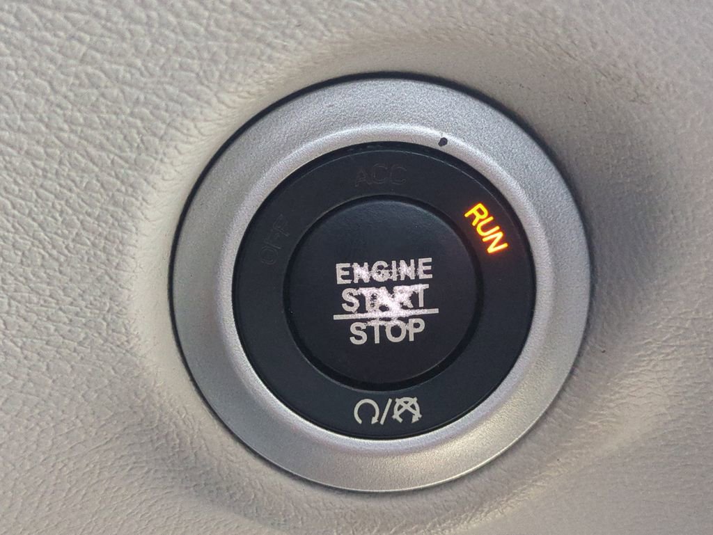 Used 2020 Chrysler Pacifica Touring image 31