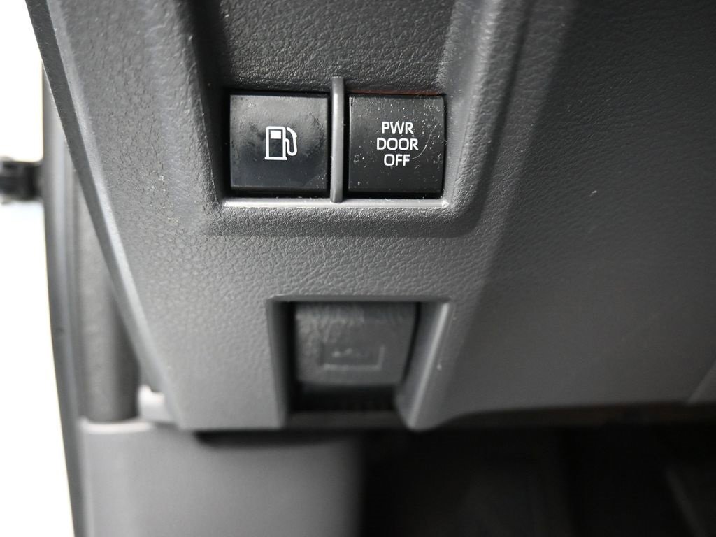 Used 2021 Toyota Sienna LE image 26