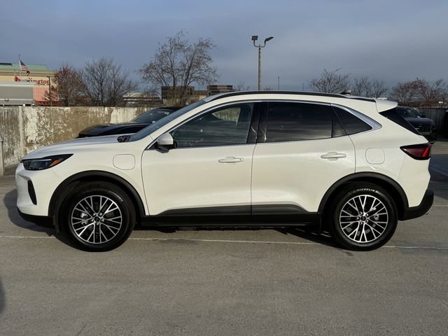 Certified 2025 Ford Escape SE w/ PHEV Premium Package image 11