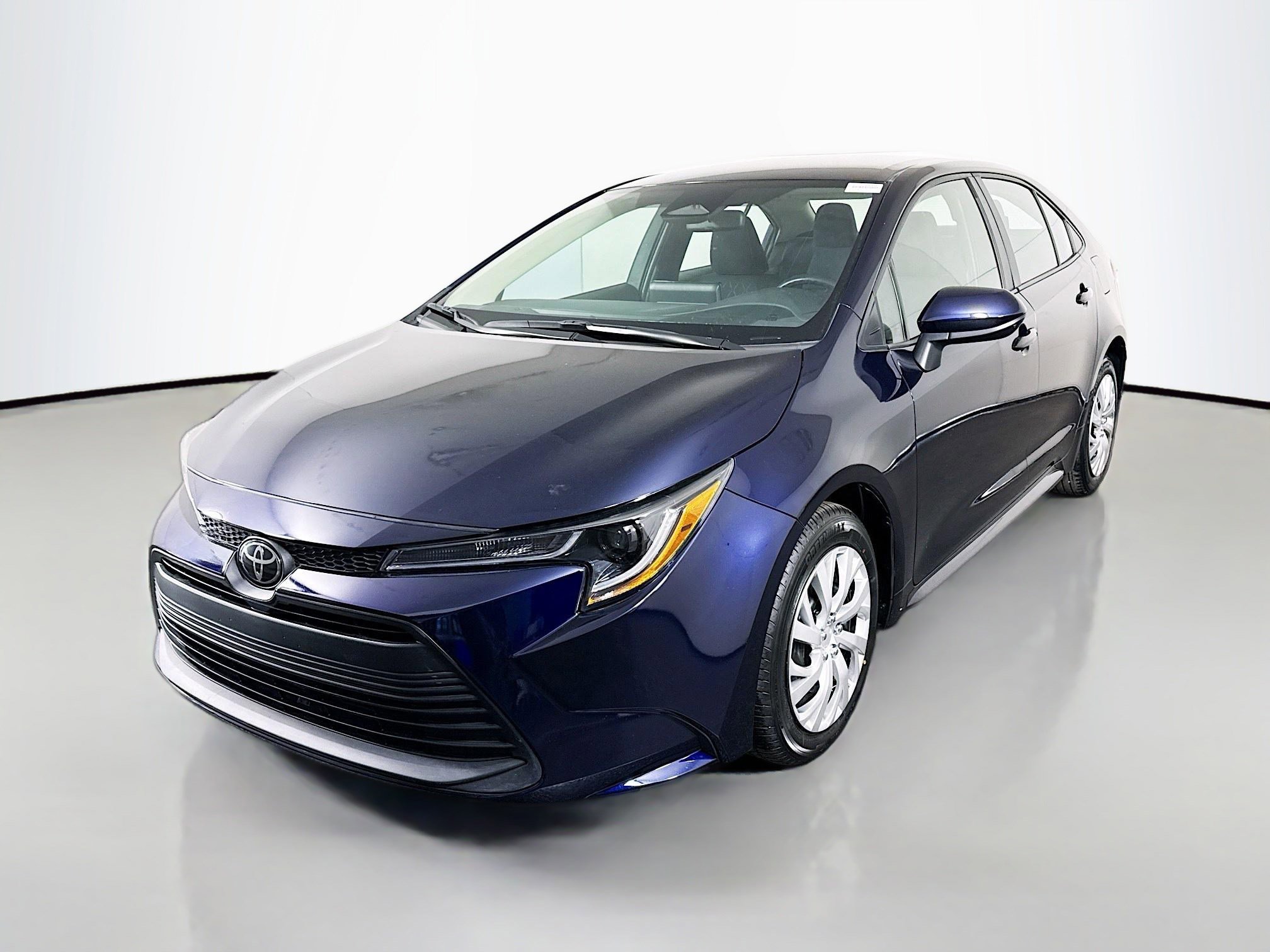Used 2023 Toyota Corolla LE image 4