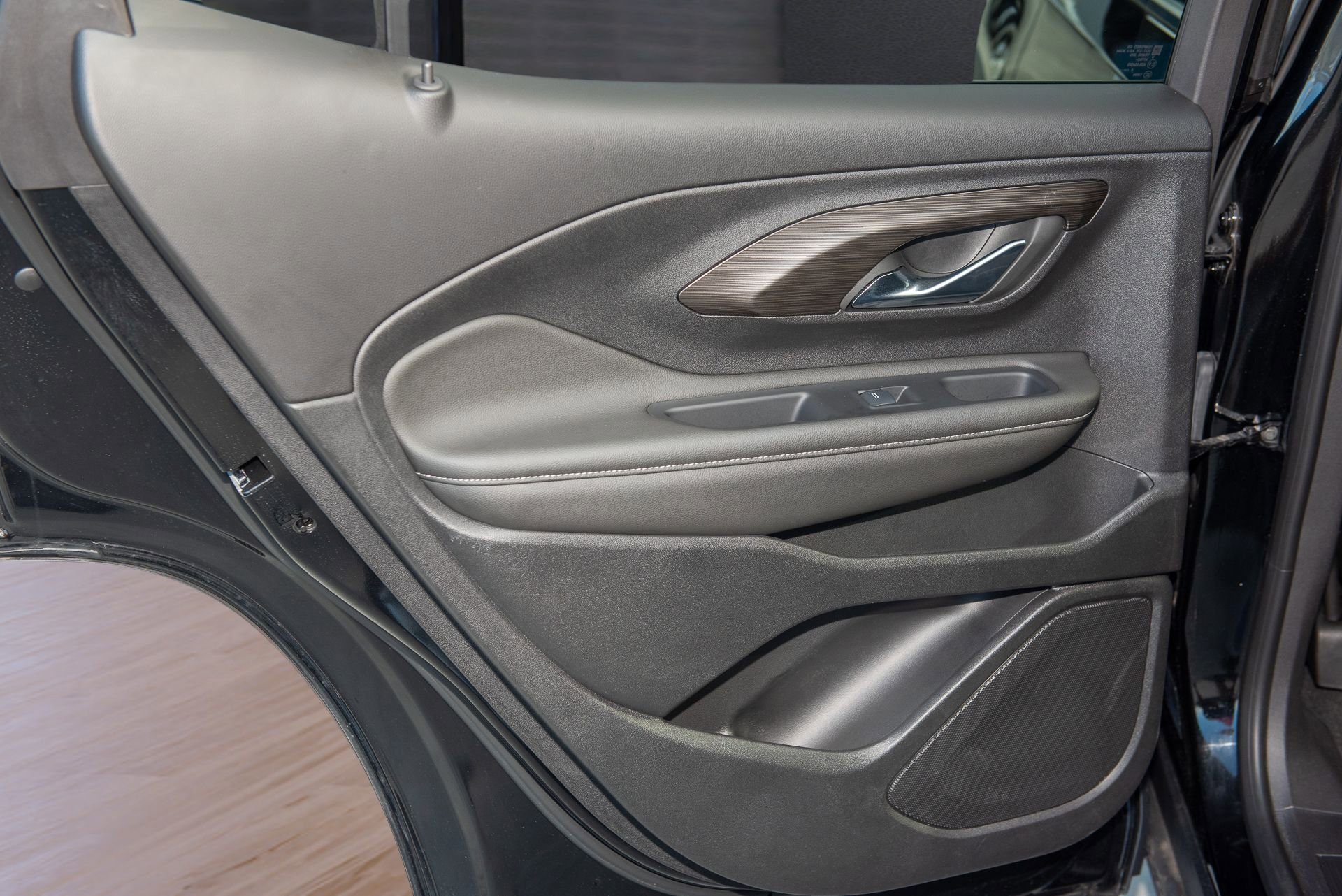 Used 2024 GMC Terrain SLE w/ Driver Convenience Package image 17