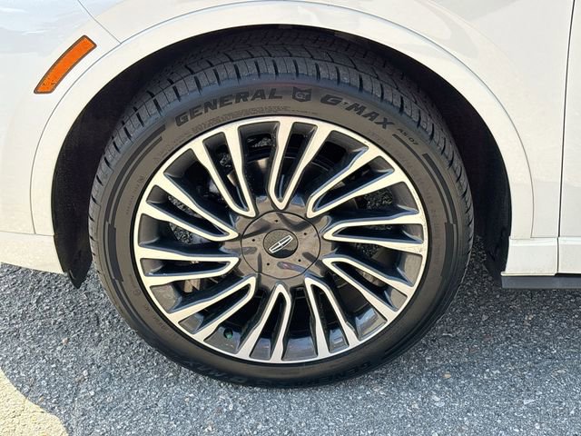 Used 2022 Lincoln Corsair AWD w/ Premium Package image 13