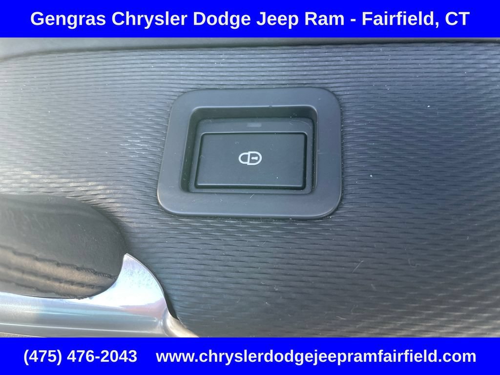 Used 2019 Land Rover Discovery Sport HSE AWD/4WD image 17