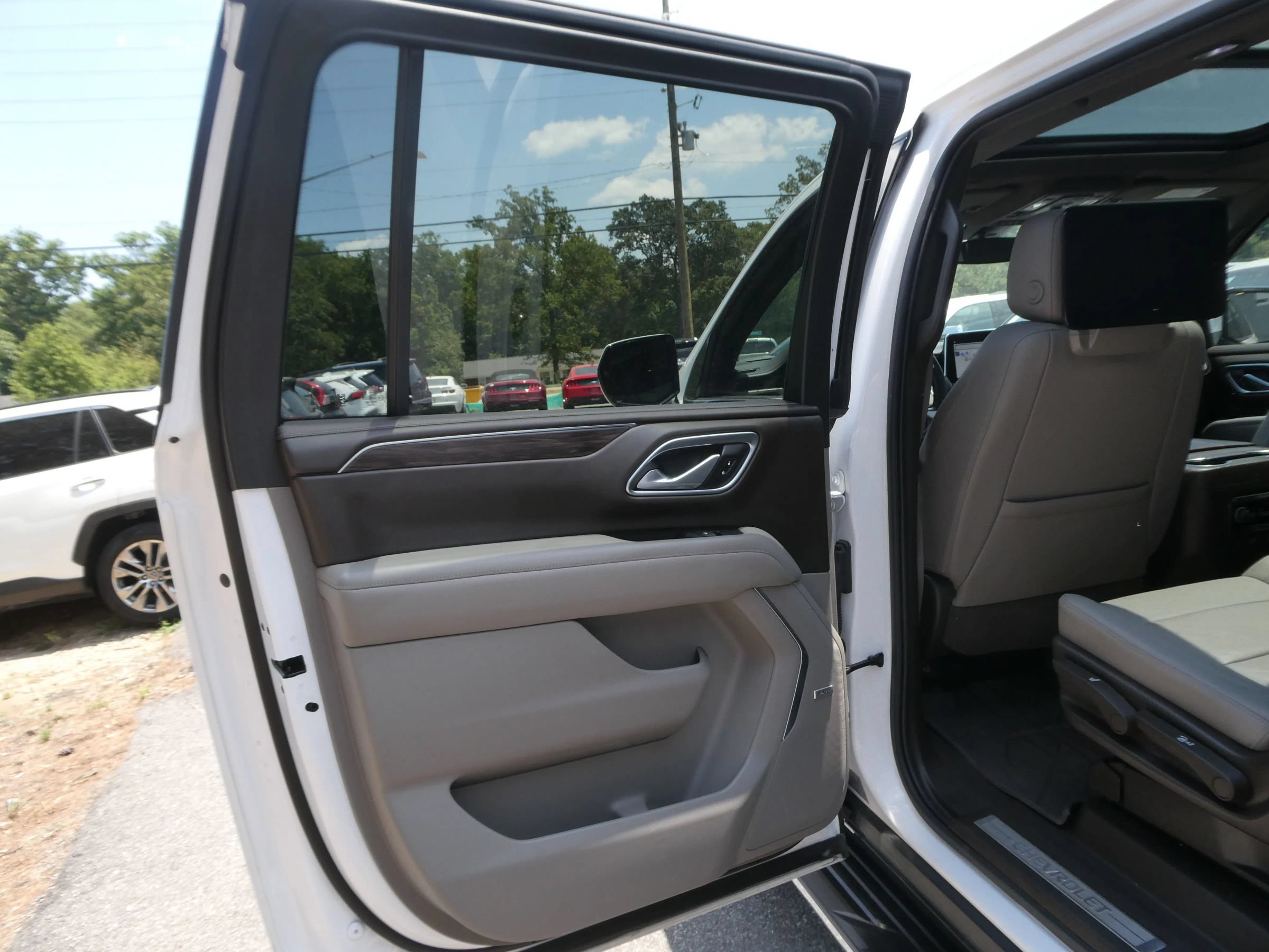 Used 2021 Chevrolet Suburban LT w/ Rear Media and Nav Package AWD/4WD image 32
