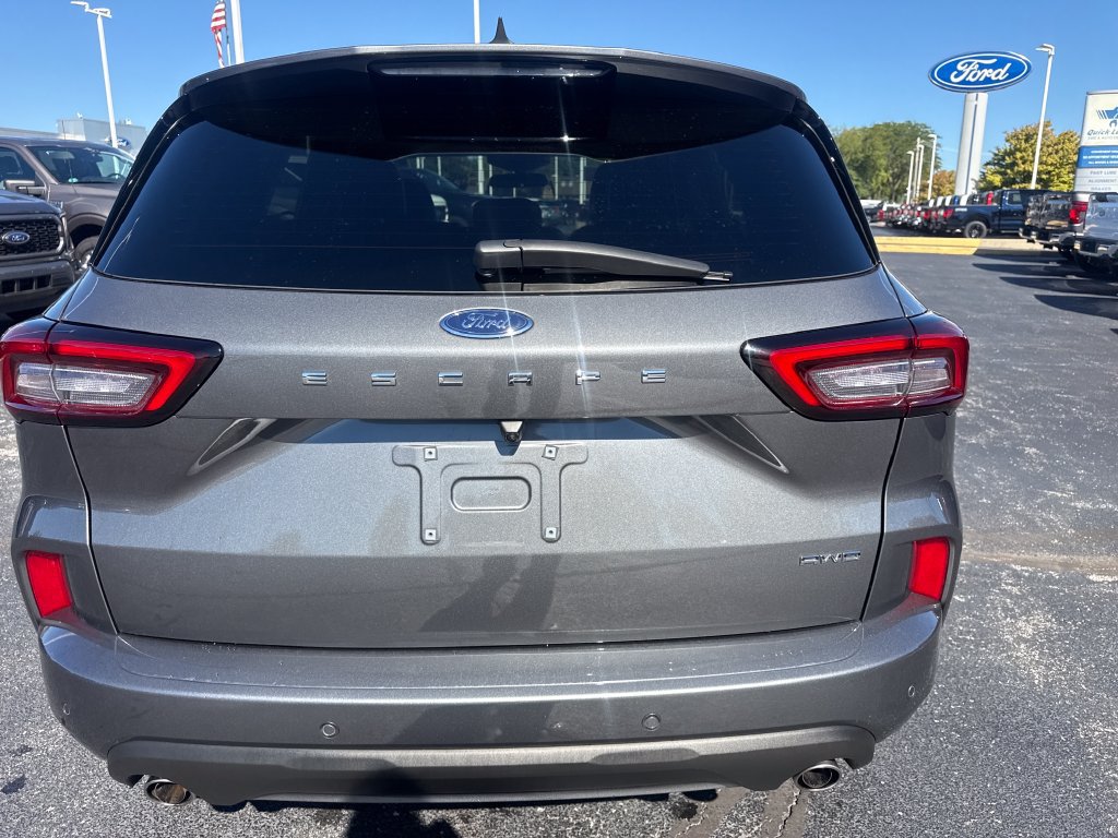 Used 2024 Ford Escape ST-Line w/ Tech Pack #1 AWD/4WD image 8