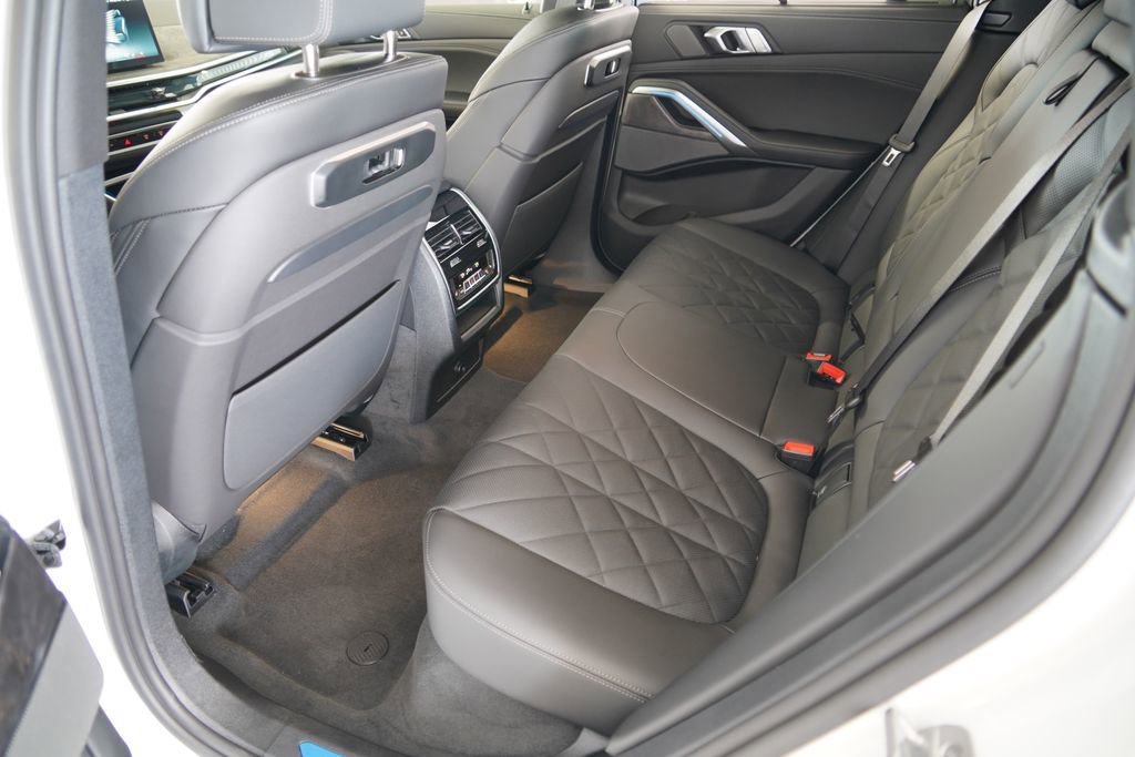 New 2027 BMW X6 xDrive40i w/ Executive Package AWD/4WD image 18