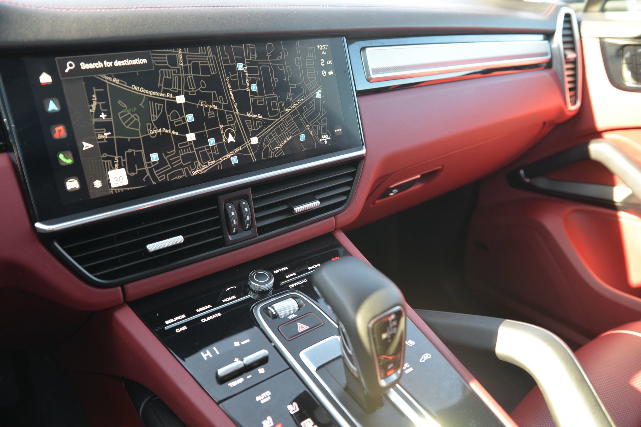 Certified 2023 Porsche Cayenne Platinum Edition image 30