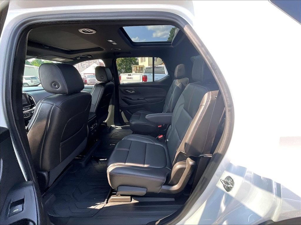 Used 2023 Chevrolet Traverse RS w/ LPO, Floor Liner Package AWD/4WD image 15