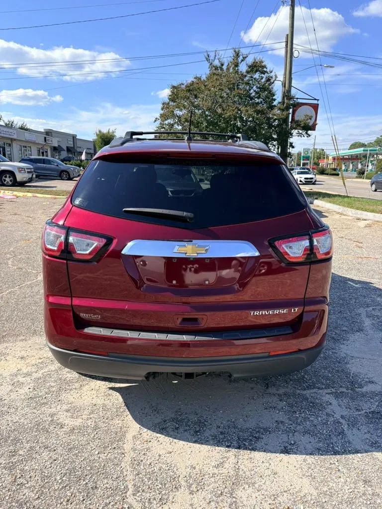 Used 2015 Chevrolet Traverse LT w/ Style and Technology Package FWD image 6