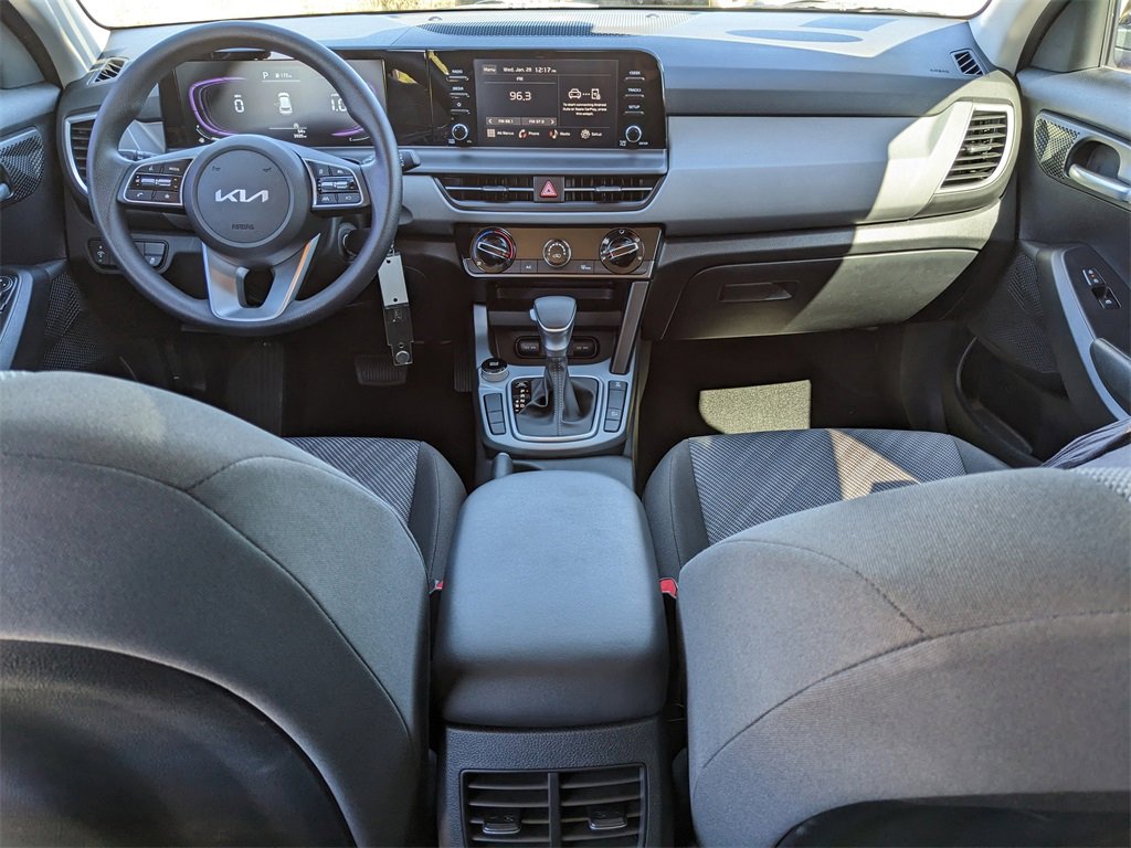 Certified 2025 Kia Seltos LX image 16
