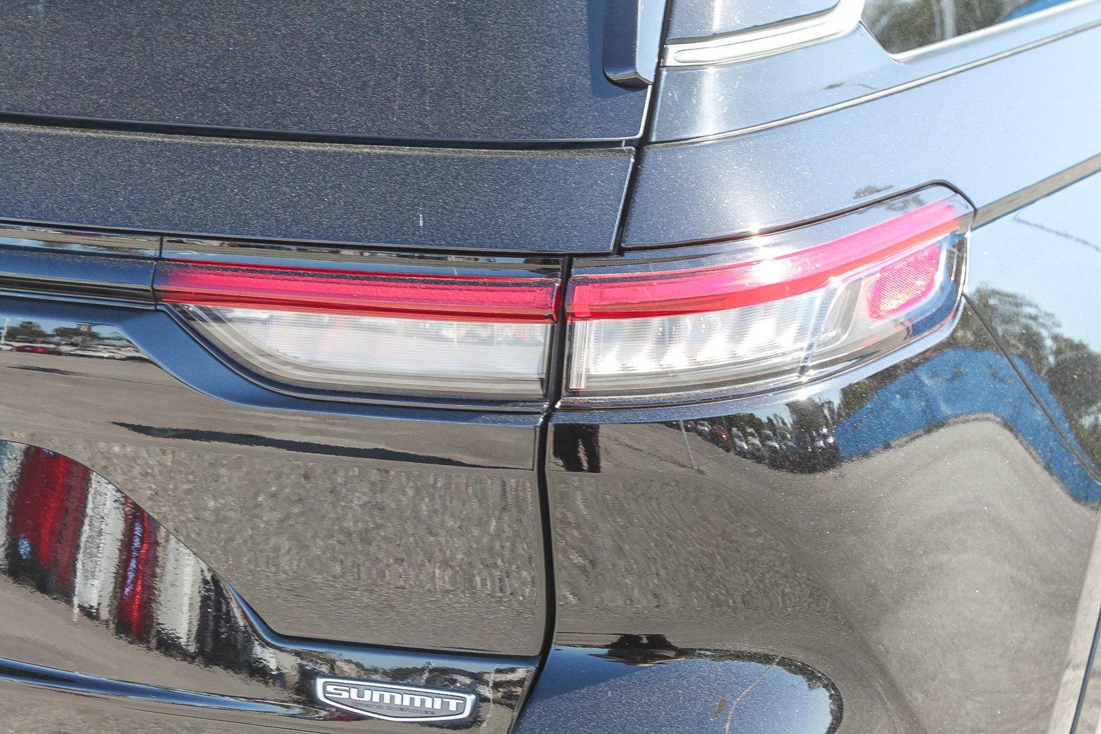 Used 2023 Jeep Grand Cherokee Summit w/ Luxury Tech Group V image 10