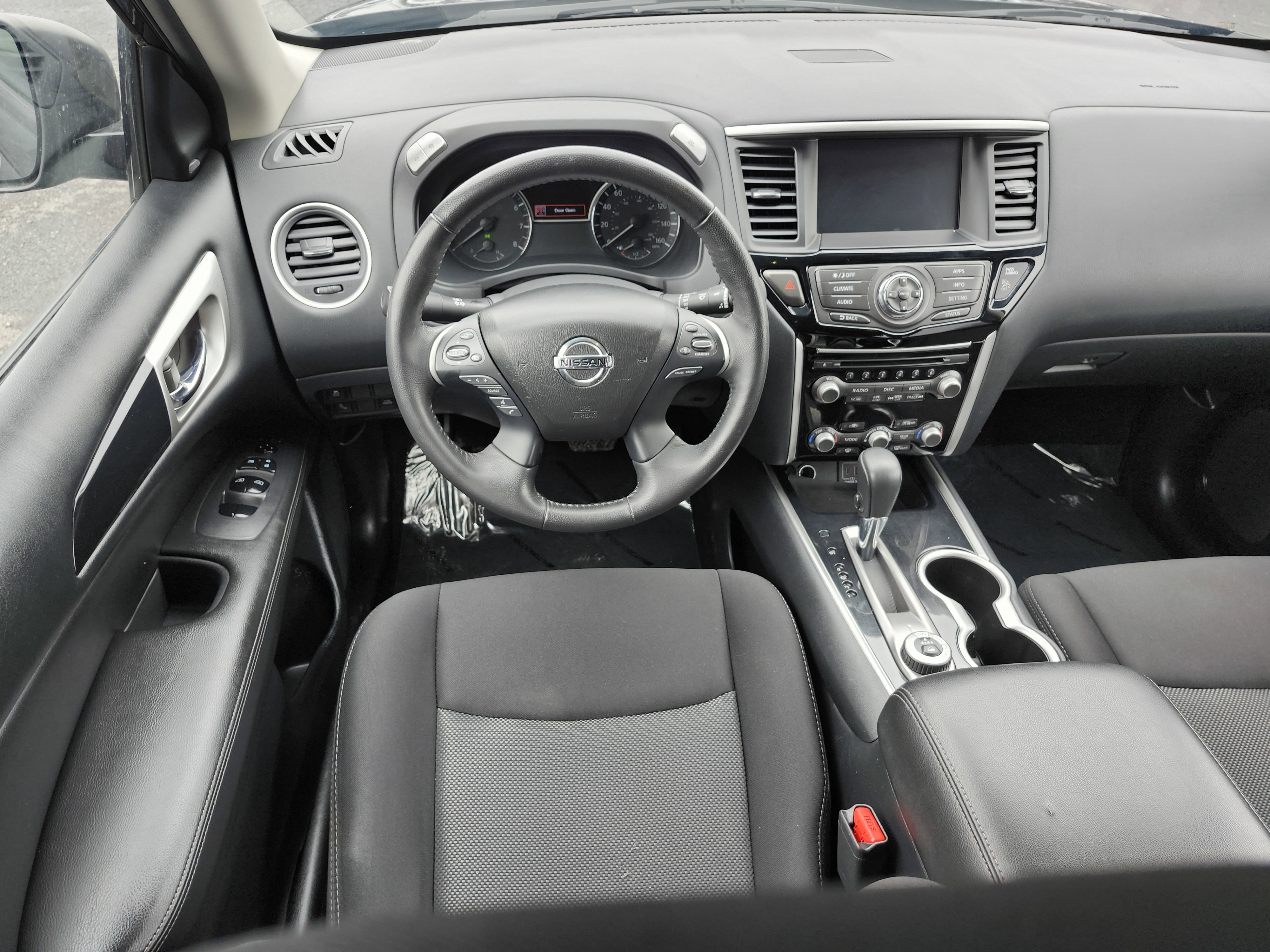 Used 2020 Nissan Pathfinder SV image 21