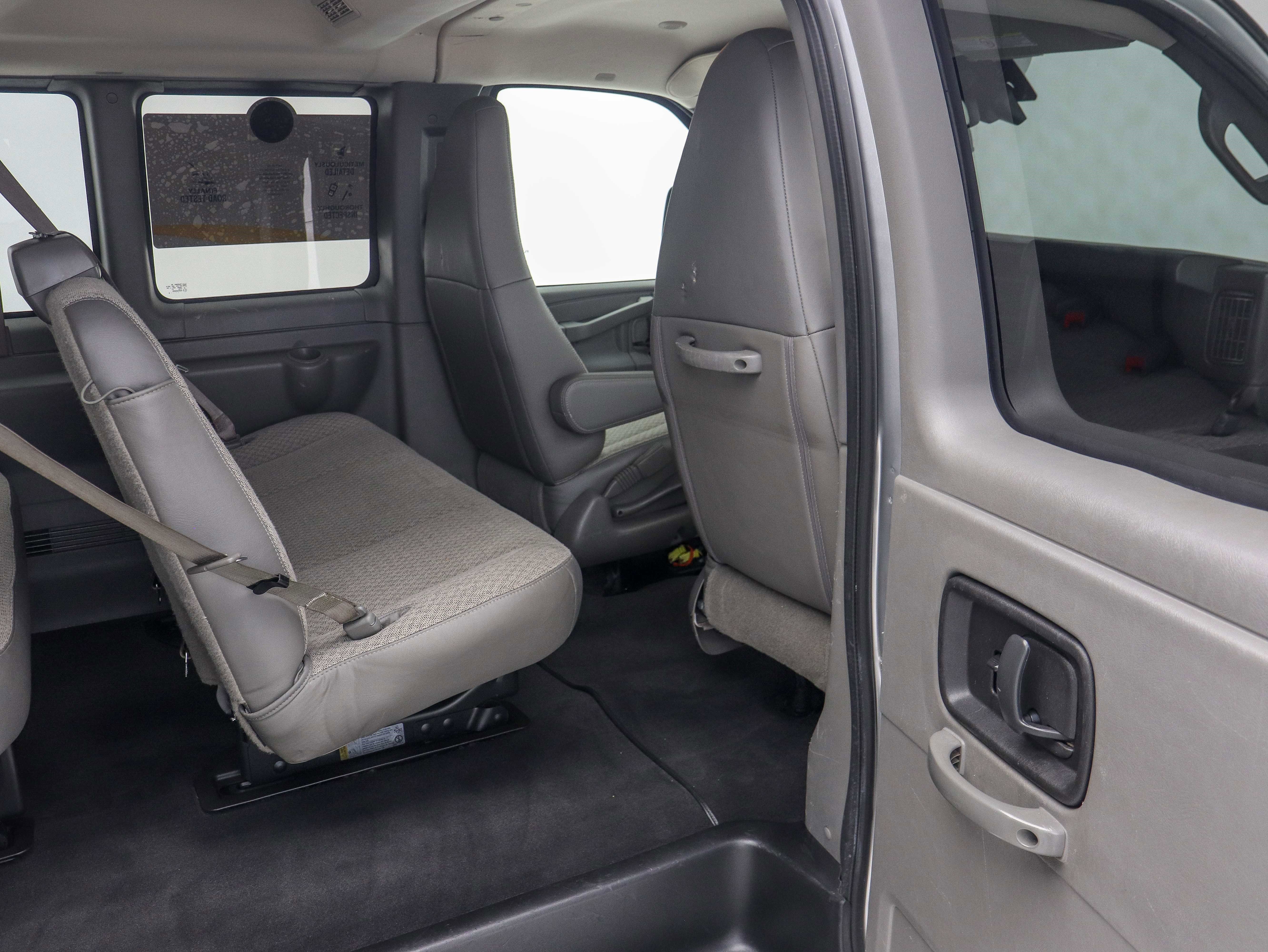 Used 2019 Chevrolet Express 3500 LS RWD image 15