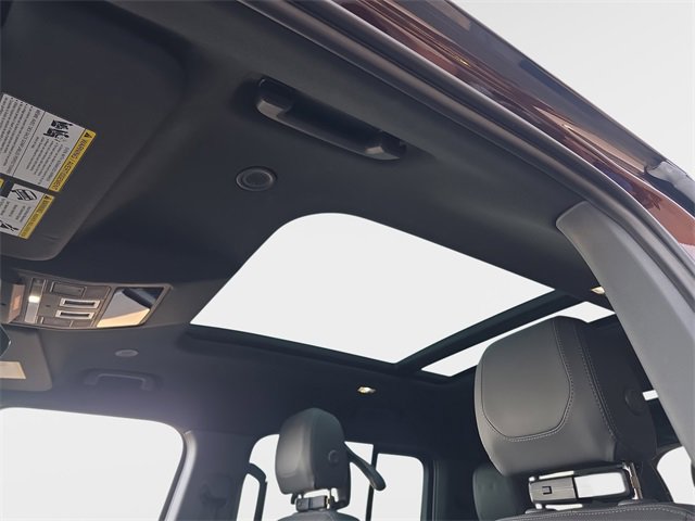 Used 2023 Land Rover Defender 130 X-Dynamic SE image 30