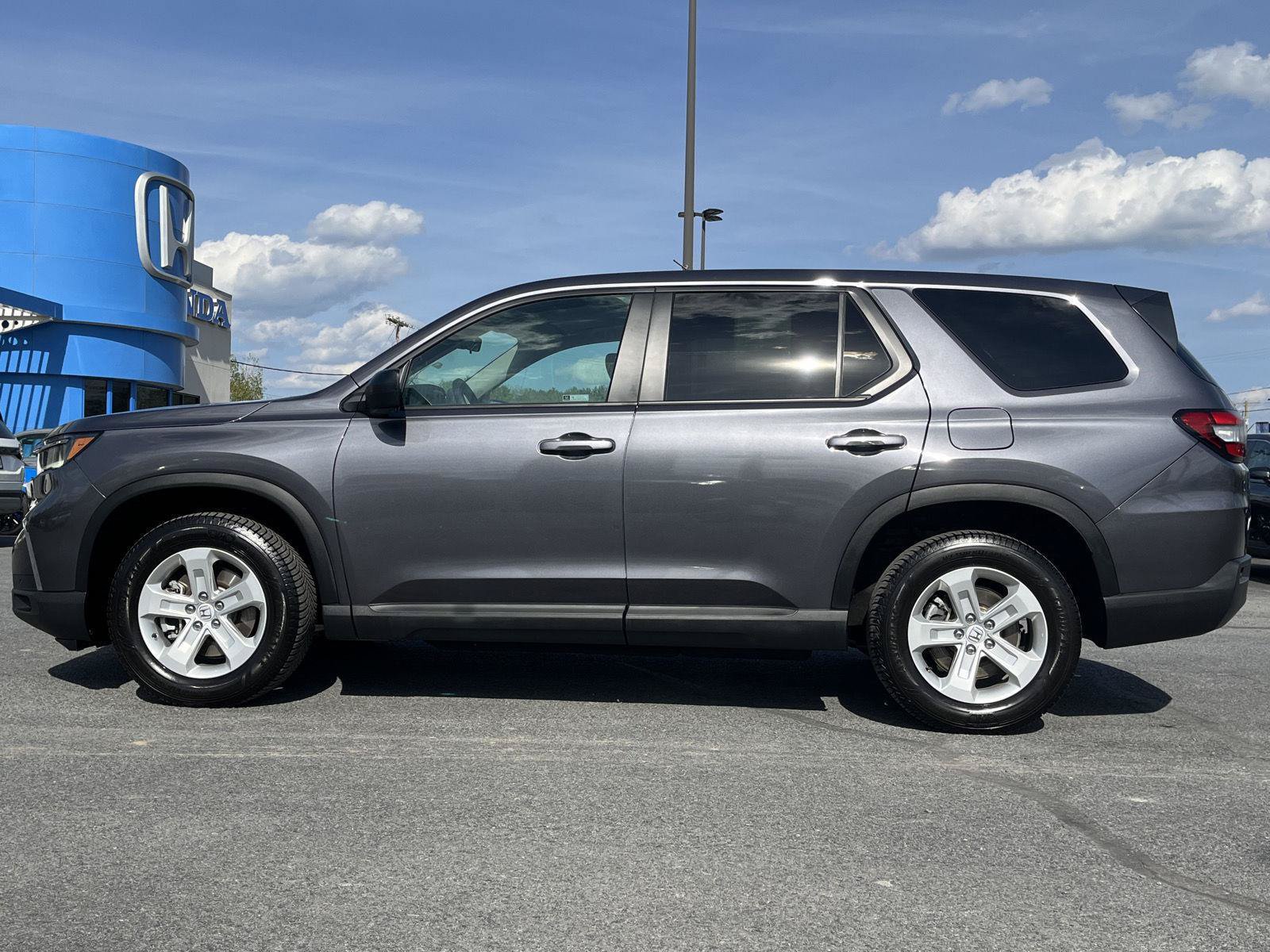 Certified 2023 Honda Pilot LX image 10
