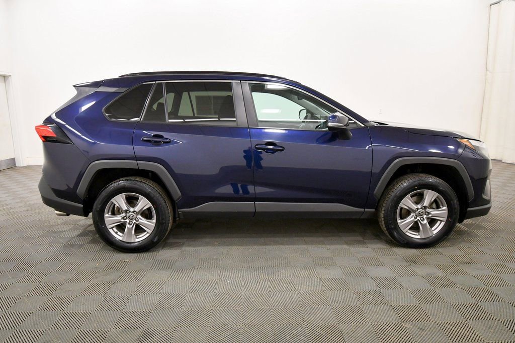 Used 2022 Toyota RAV4 XLE AWD/4WD image 9